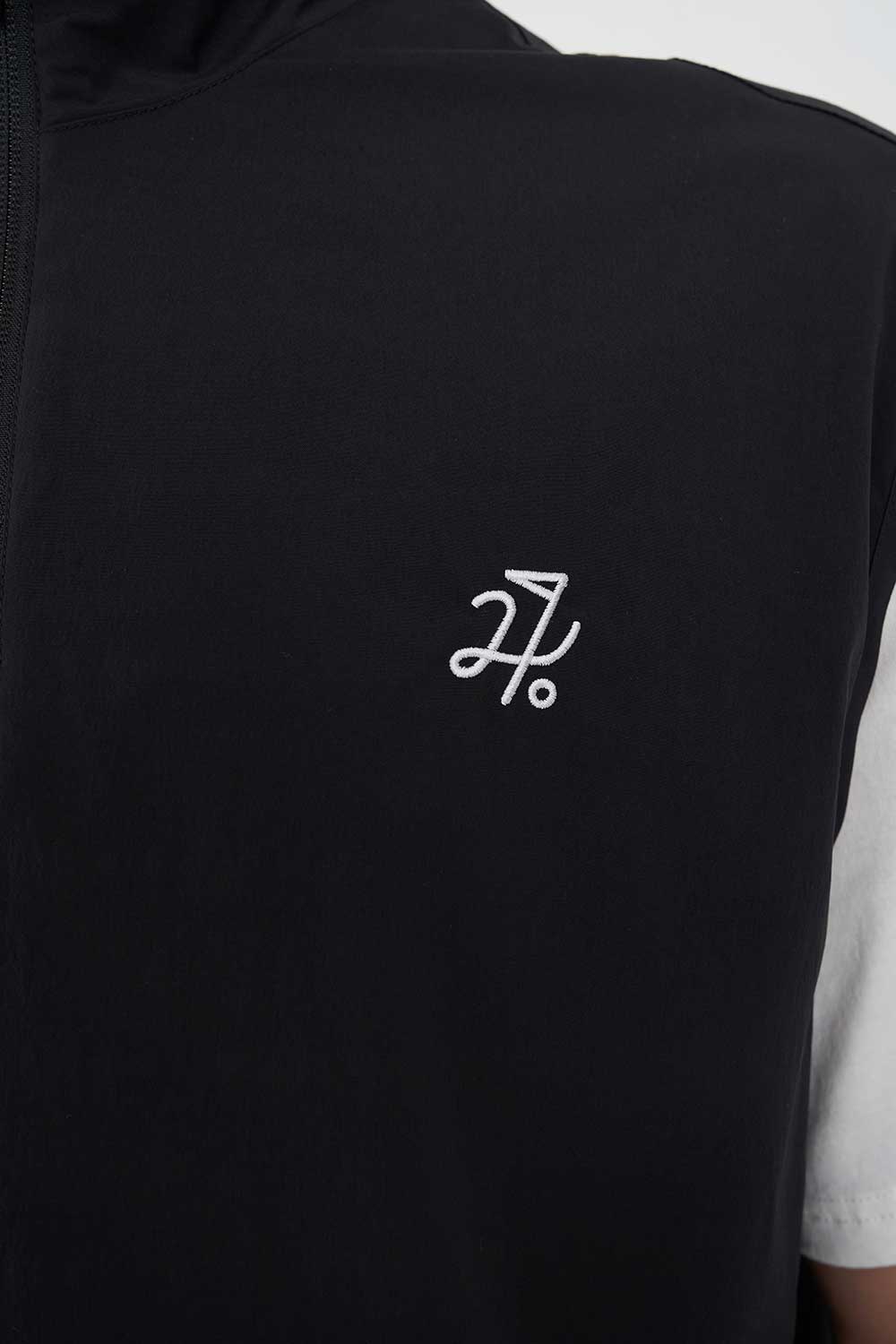 TECH 1/4 ZIP VEST BLACK - Image 7